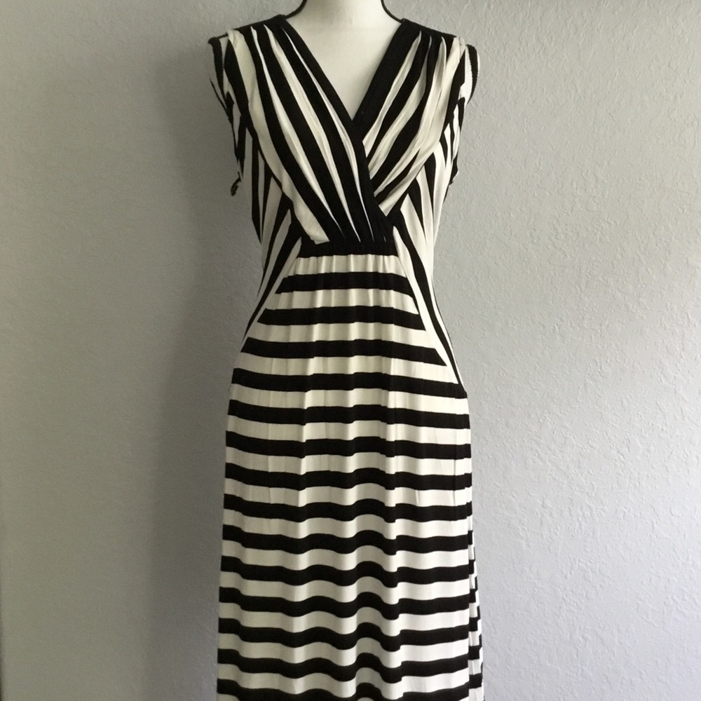 Nehman Marcus,Xl  Black Cloud  Maxi Dress. New